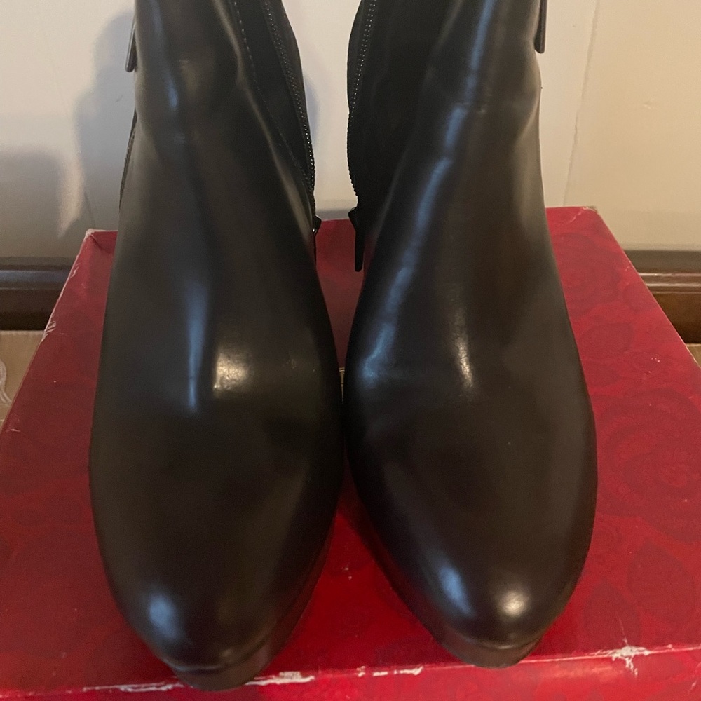 Carlos black wedges.